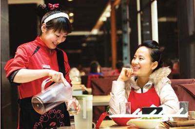 海底撈把餐飲行業帶“跑偏”了？服務與產品的博弈